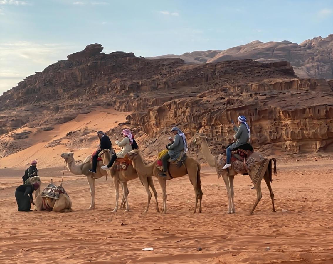 Готель مخيم جبل بردى Jabal Burdah Camp Ваді-Рам Екстер'єр фото